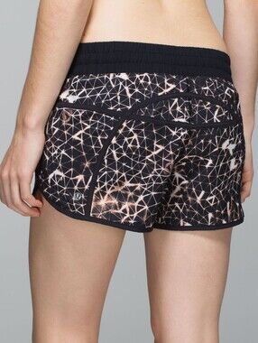 Lululemon Tracker Short III 4" Inseam Star Crushed Multi / Black Size 6 Shorts